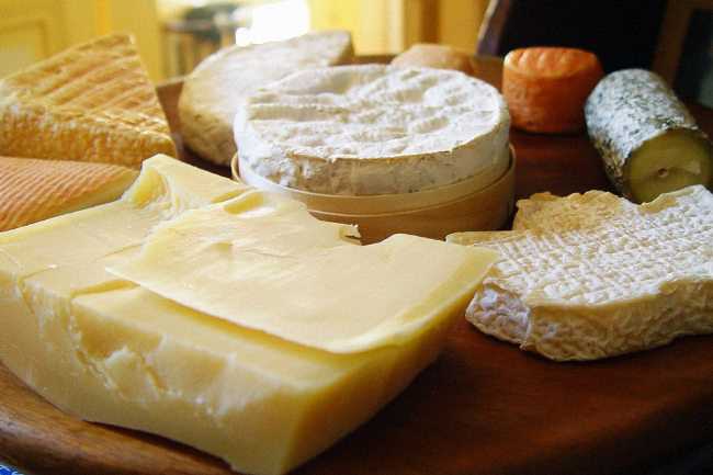 Beneficios del queso de cabra bajo en sal